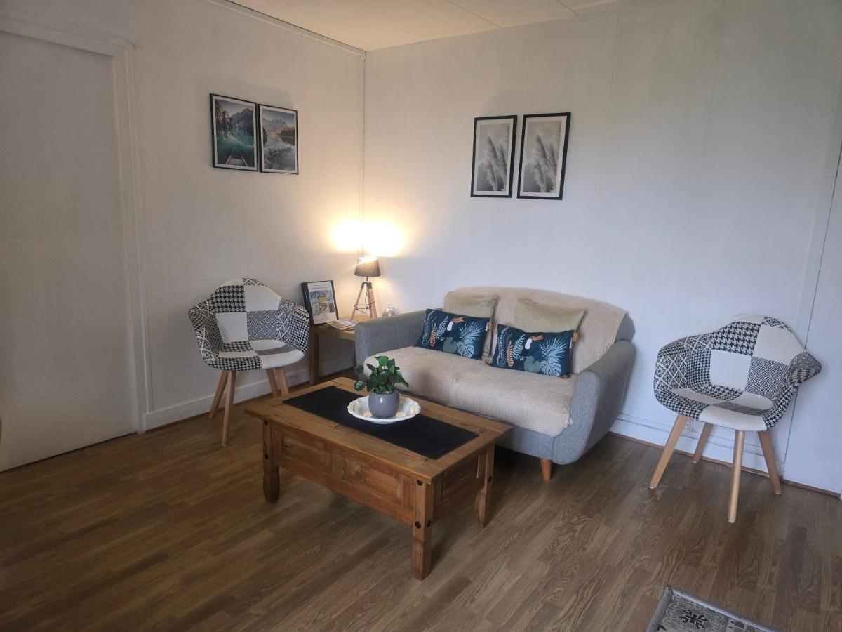 Number 22 - Le Dorat - Apartment 4 with garden & free parking - Hizvo