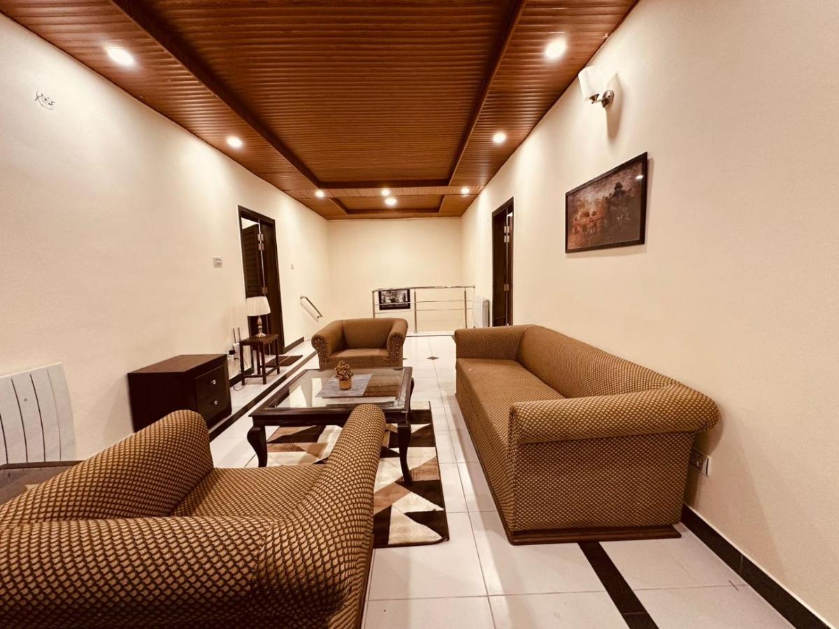 Nook House - Valley View Villa - Housity