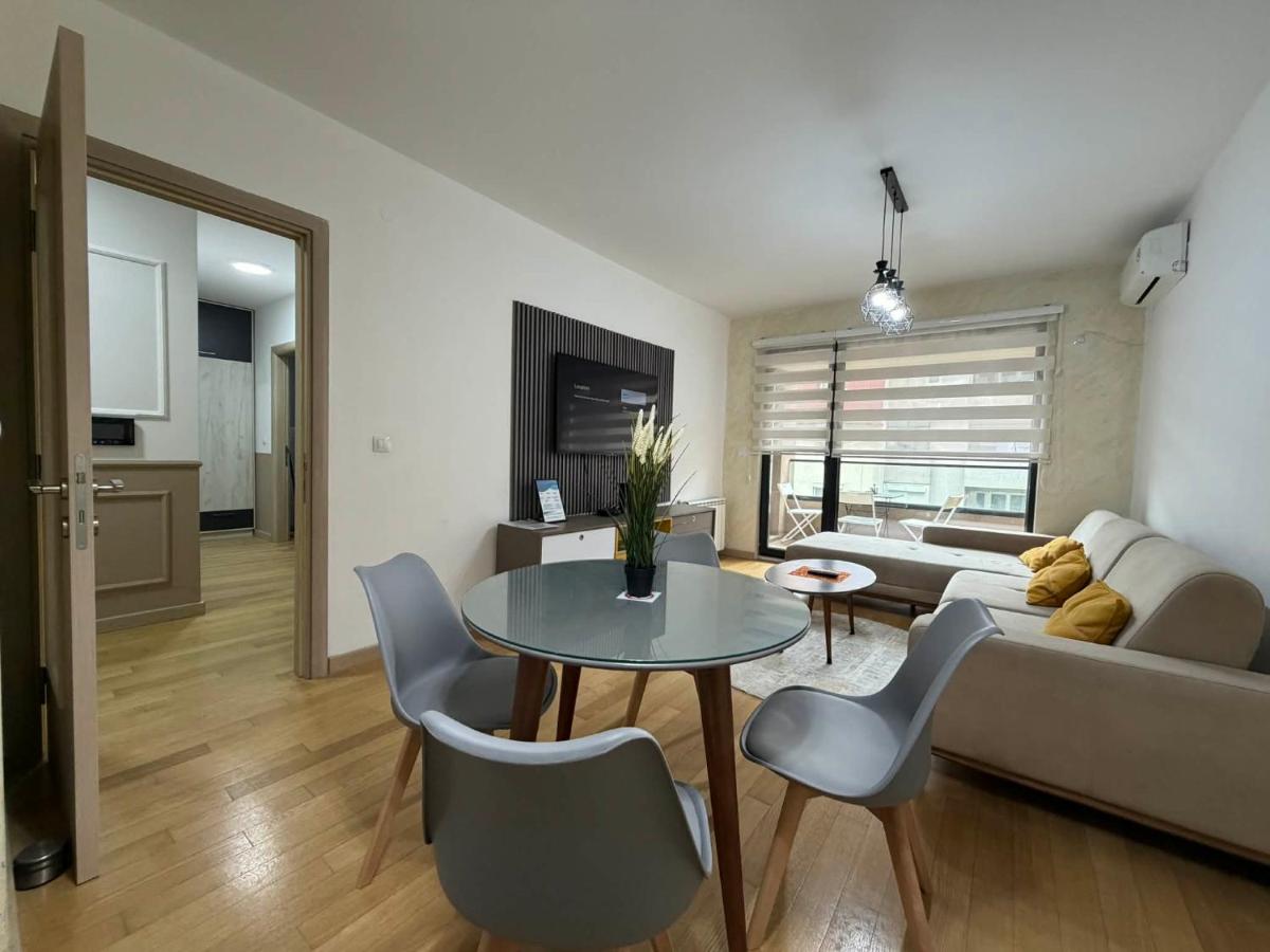 High End Apartments in Diamond Garden Building - Housity