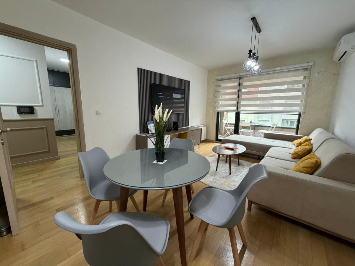 High End Apartments in Diamond Garden Building - Housity