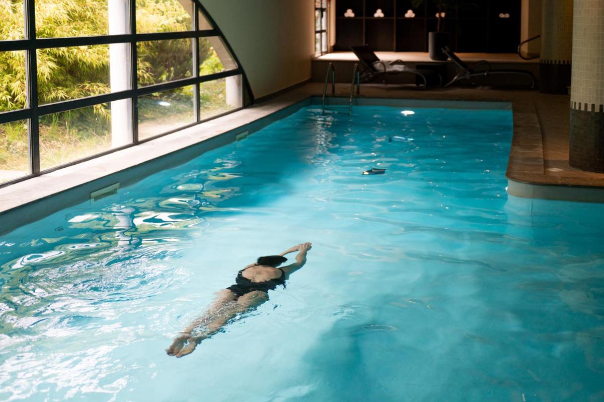 Piscine de l'établissement Parc Beaumont Hôtel & Spa Pau - MGallery Collection ou située à proximité