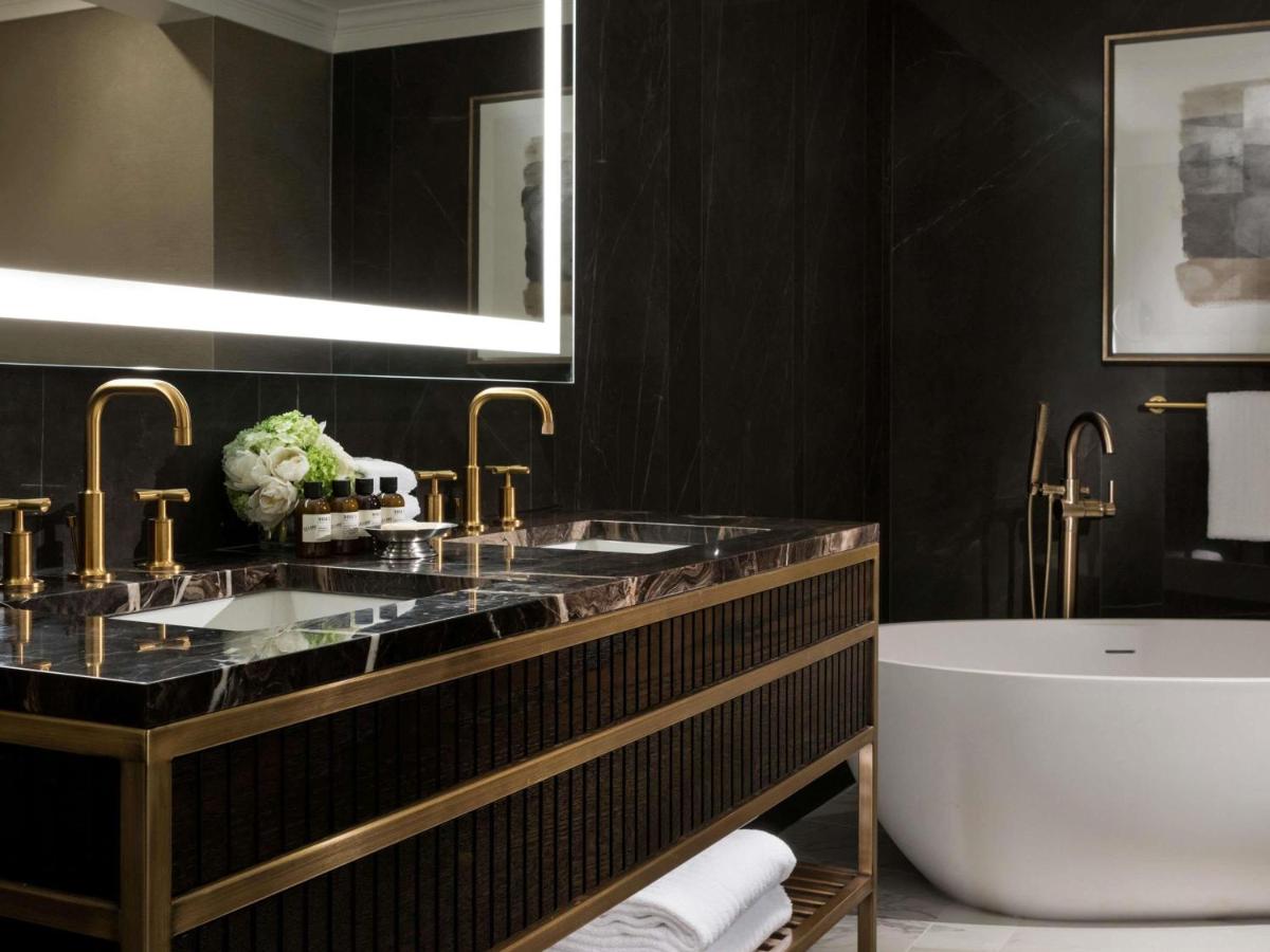 Fairmont Hotel Vancouver - Housity