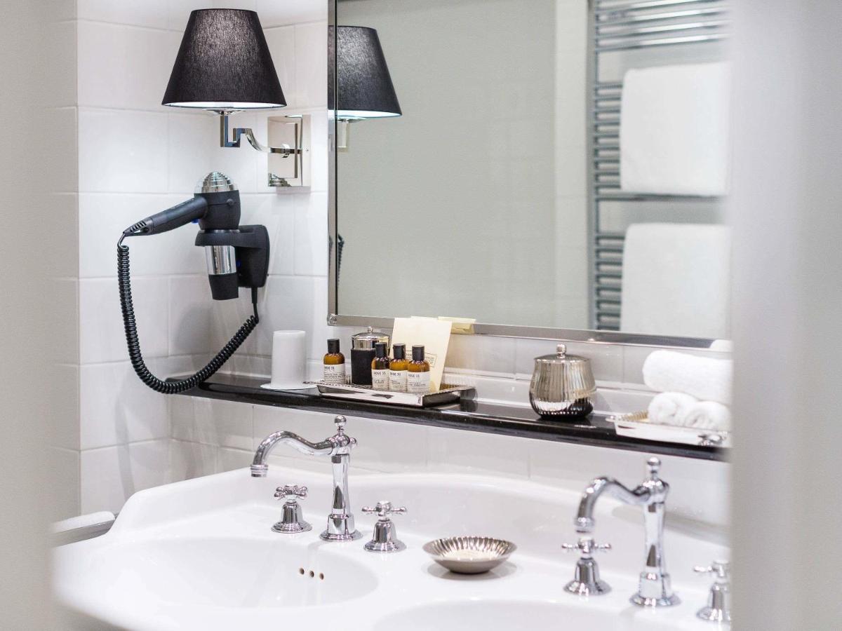 Ein Badezimmer in der Unterkunft Fairmont Hotel Vier Jahreszeiten