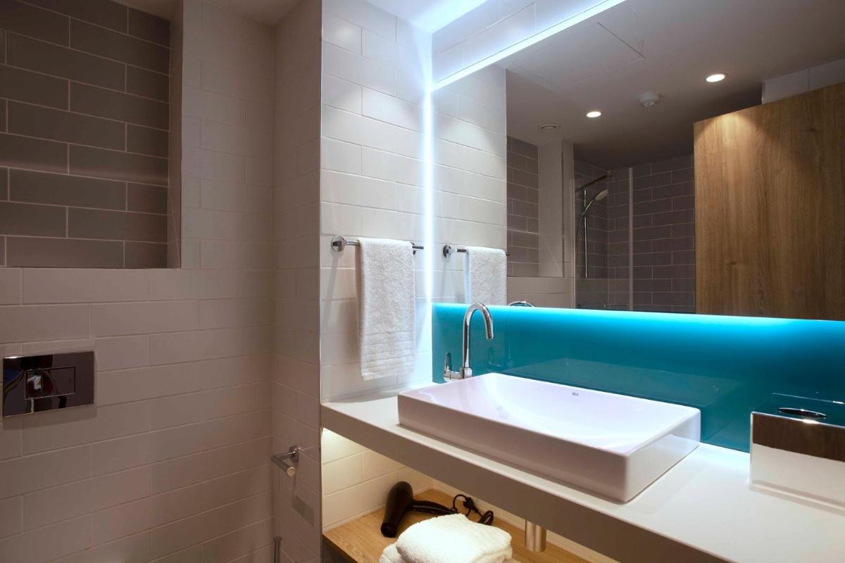 Holiday Inn Express & Suites Barcelona - Sabadell by IHG - Housity
