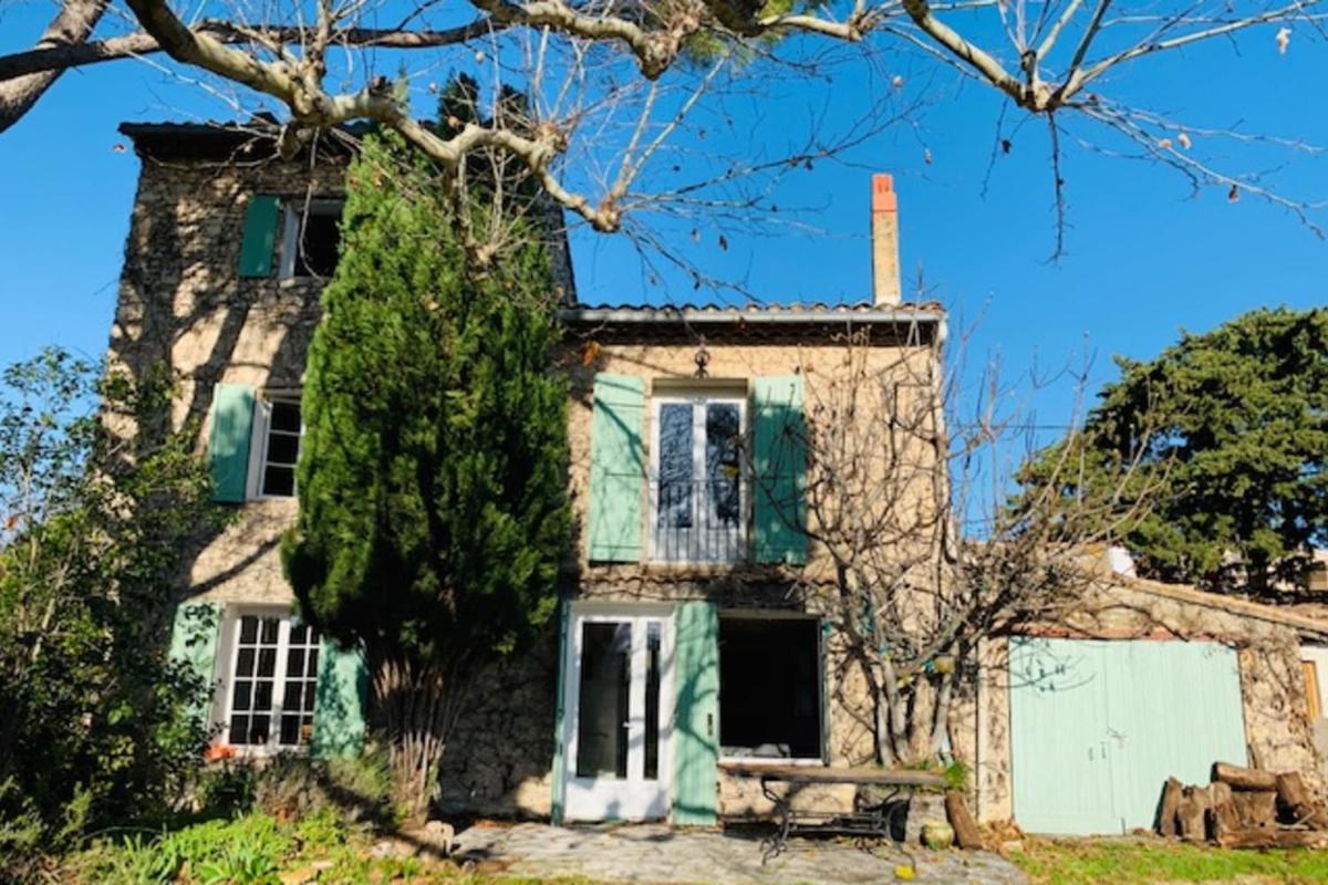 Stone house in Isle-sur-la-Sorgue - Housity