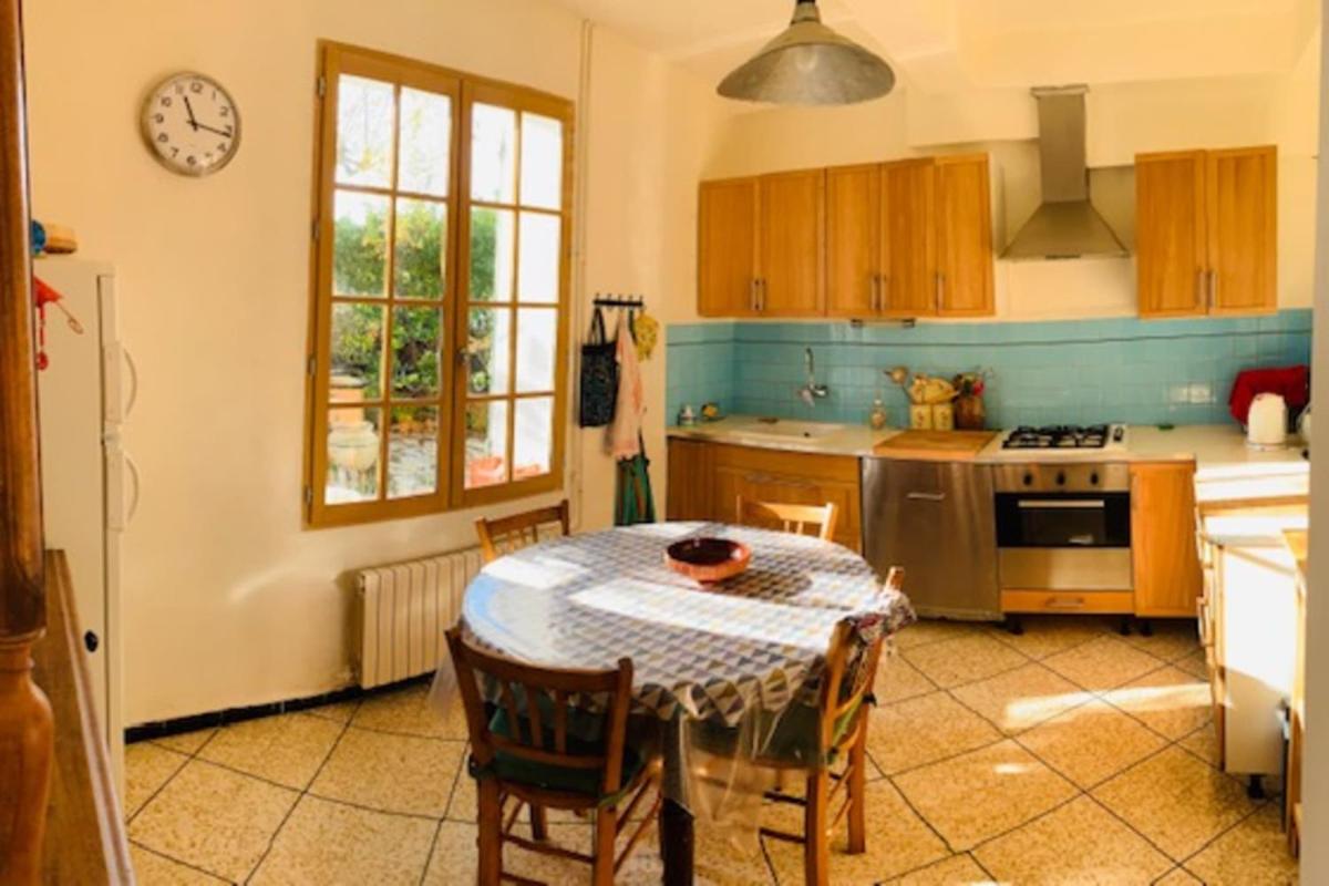 Stone house in Isle-sur-la-Sorgue - Housity