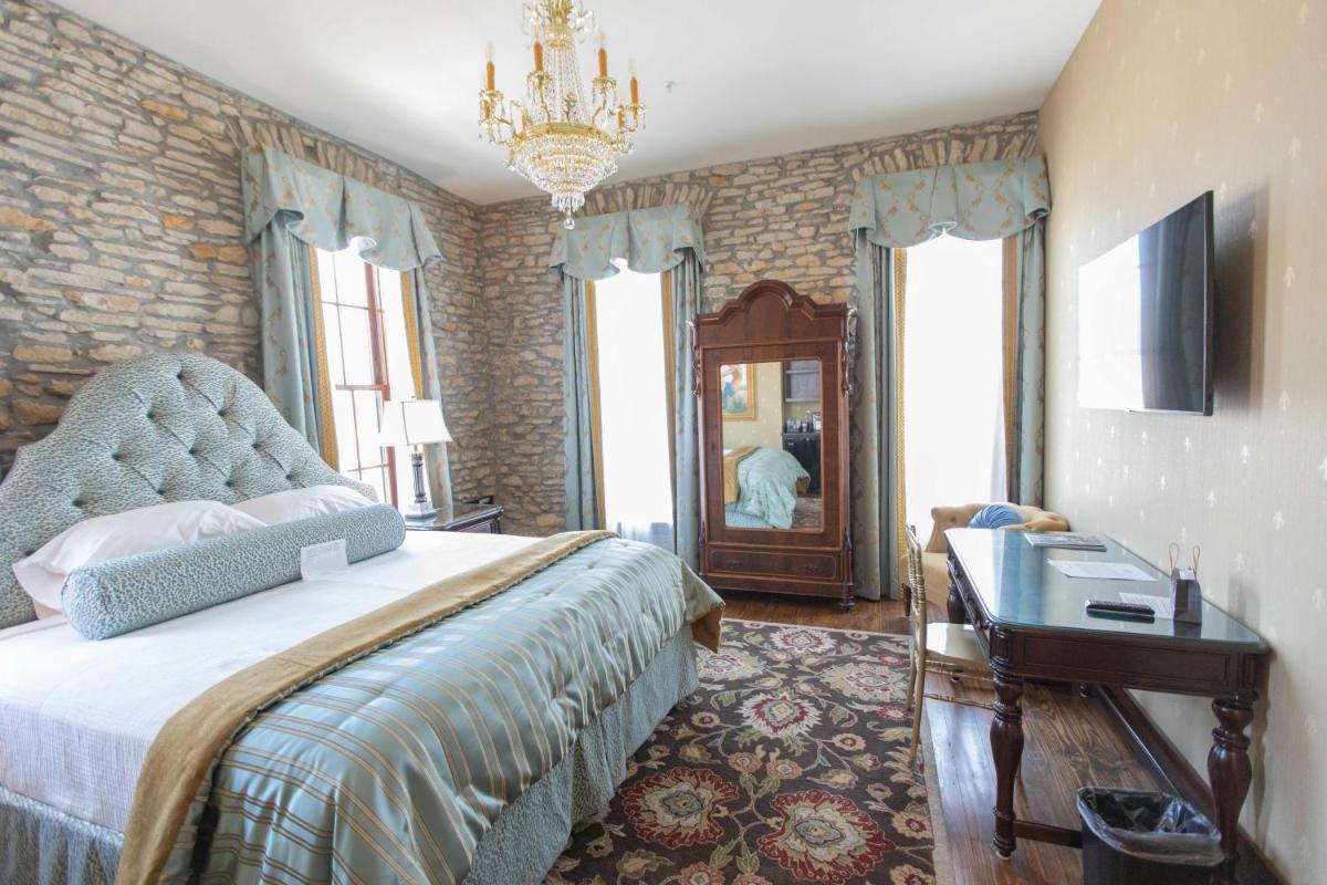 PA Smith Hotel - Housity