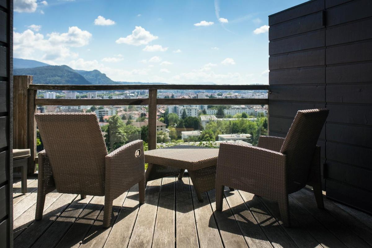 Vue générale sur la montagne ou vue sur la montagne depuis l'hôtel