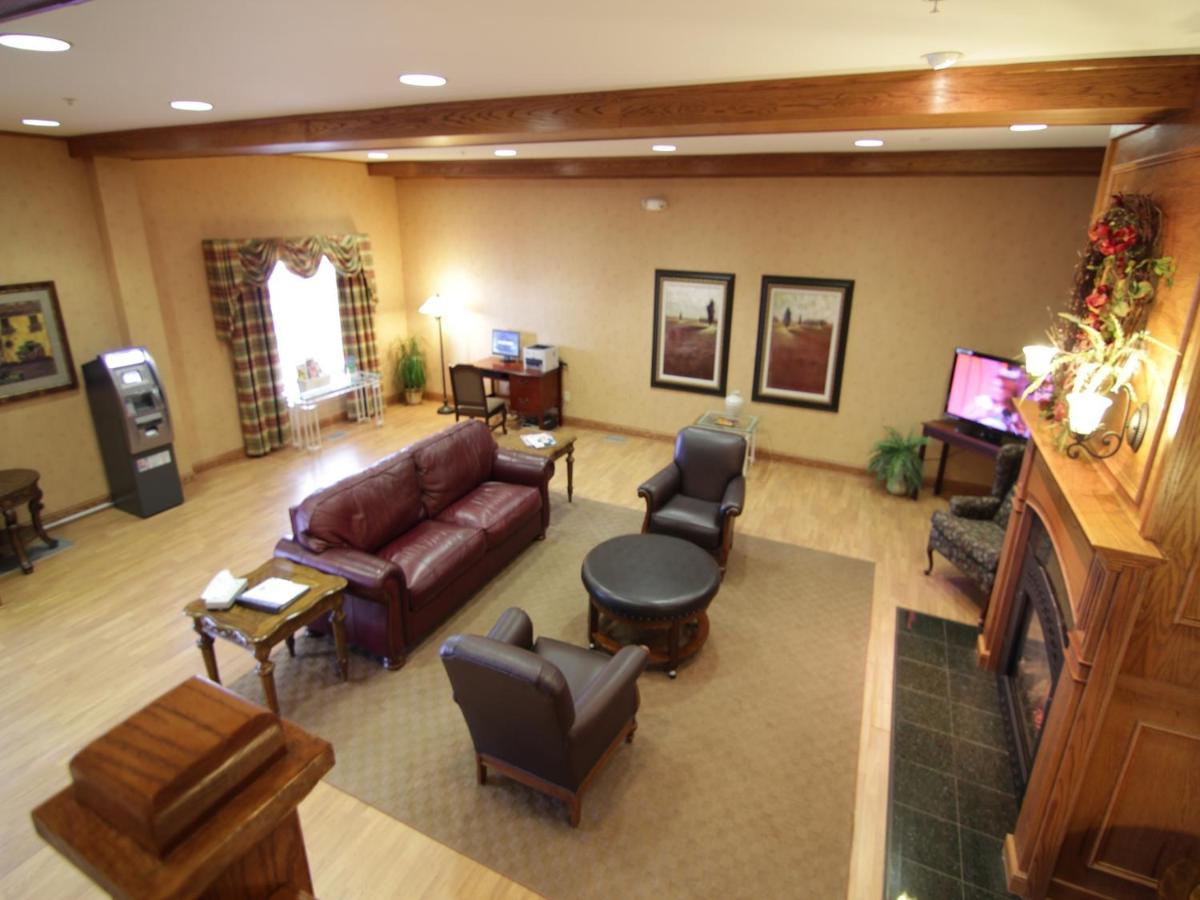 Town & Country Inn and Suites - Housity