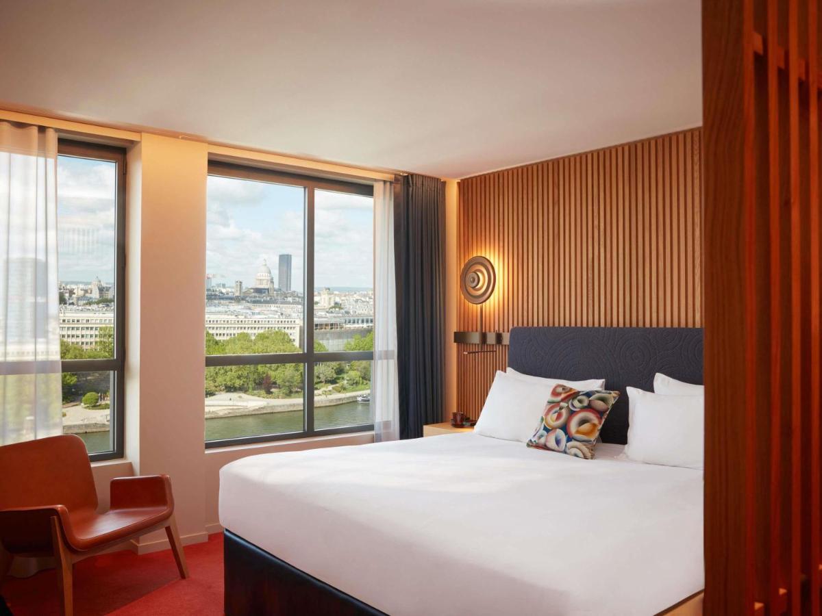 Un ou plusieurs lits dans un hébergement de l'établissement SO/ Paris Hotel