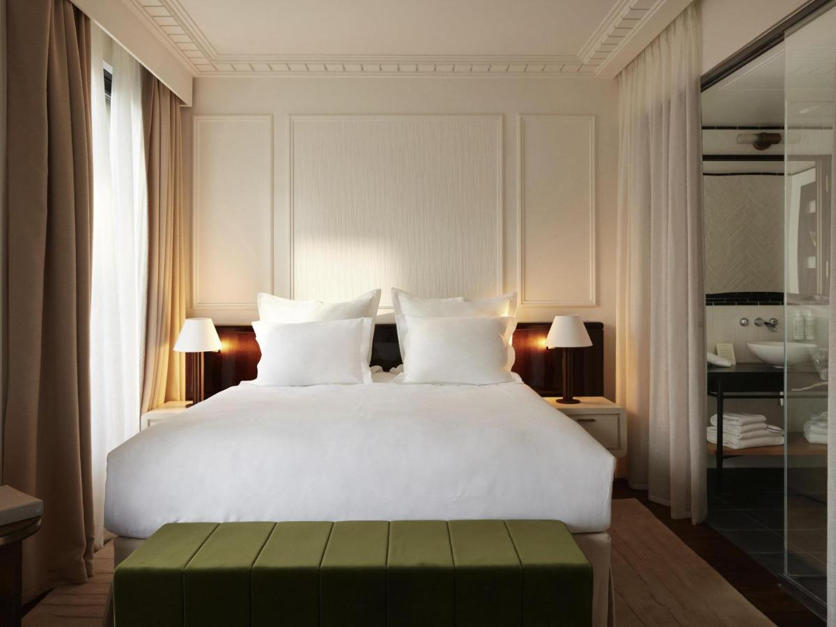 Un ou plusieurs lits dans un hébergement de l'établissement Maison Delano Paris