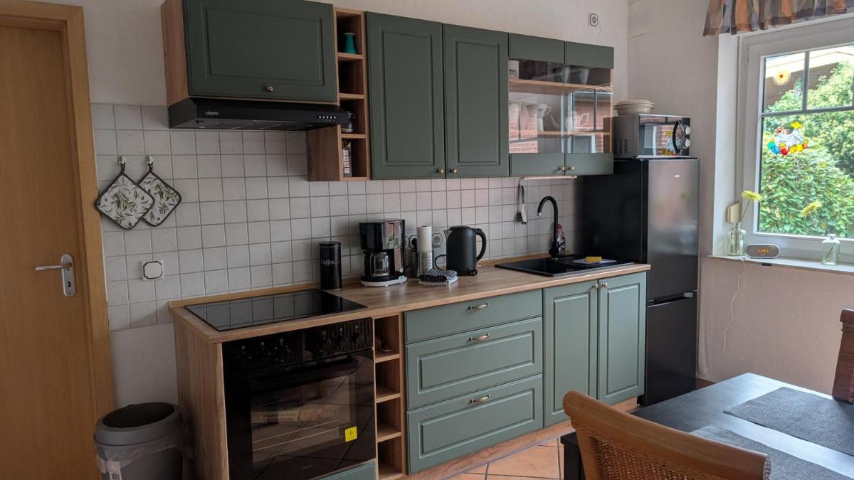 " FeWo am Hof " Große Wohnung mit zwei Schlafzimmern, seperate Küche und großem Bad - Housity