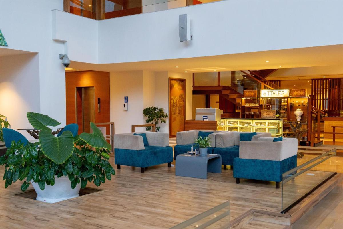 Zona de estar de Radisson Blu Plaza Hotel Hyderabad Banjara Hills