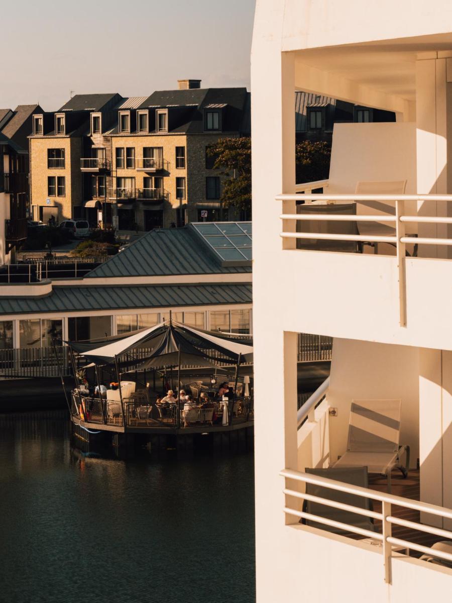 Vue sur la rivière ou le fleuve situé(e) à proximité de l'hôtel