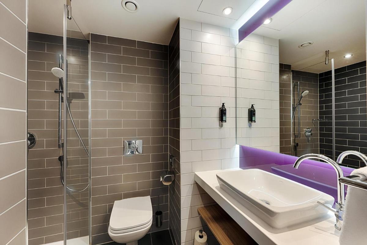 Premier Inn Frankfurt Westend - Housity