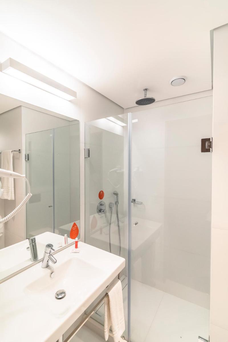 Hotel Moov Porto Alegre - Housity