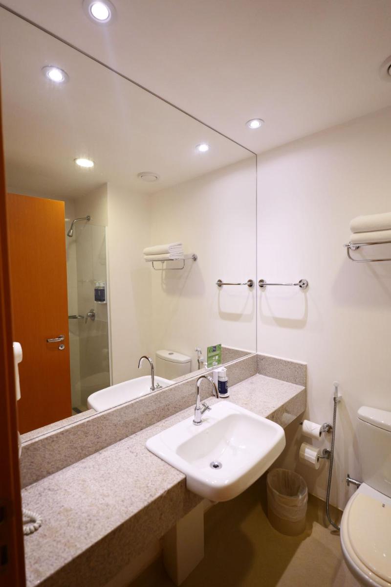 Samba Linhares - Housity