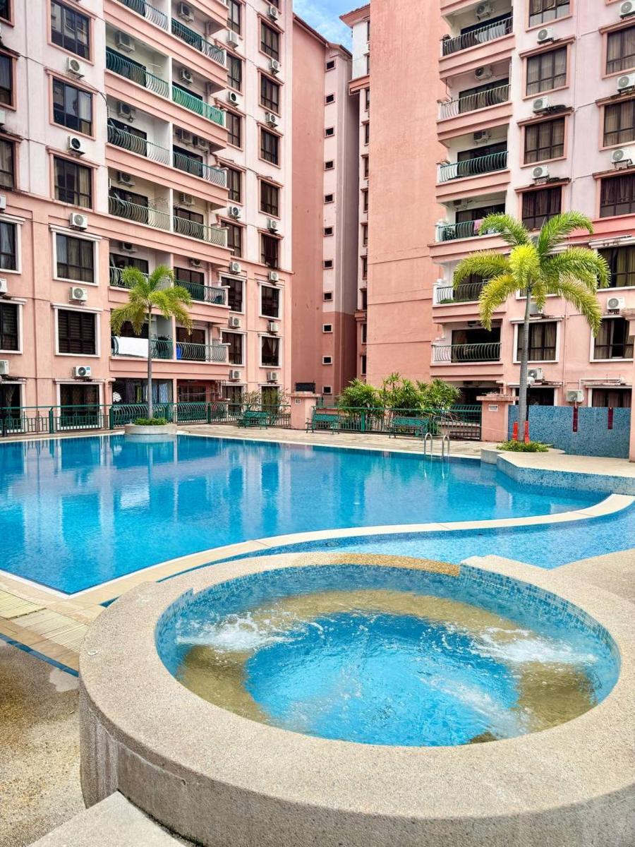 5 BEDROOMS PENTHOUSE VACATION HOME MARINA COURT KOTA KINABALU 15pax - Hizvo