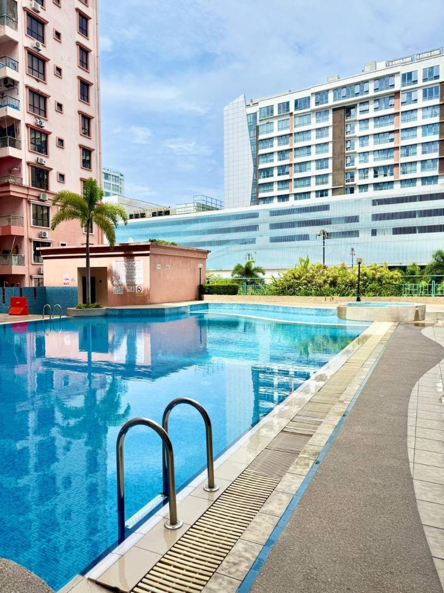 5 BEDROOMS PENTHOUSE VACATION HOME MARINA COURT KOTA KINABALU 15pax - Hizvo