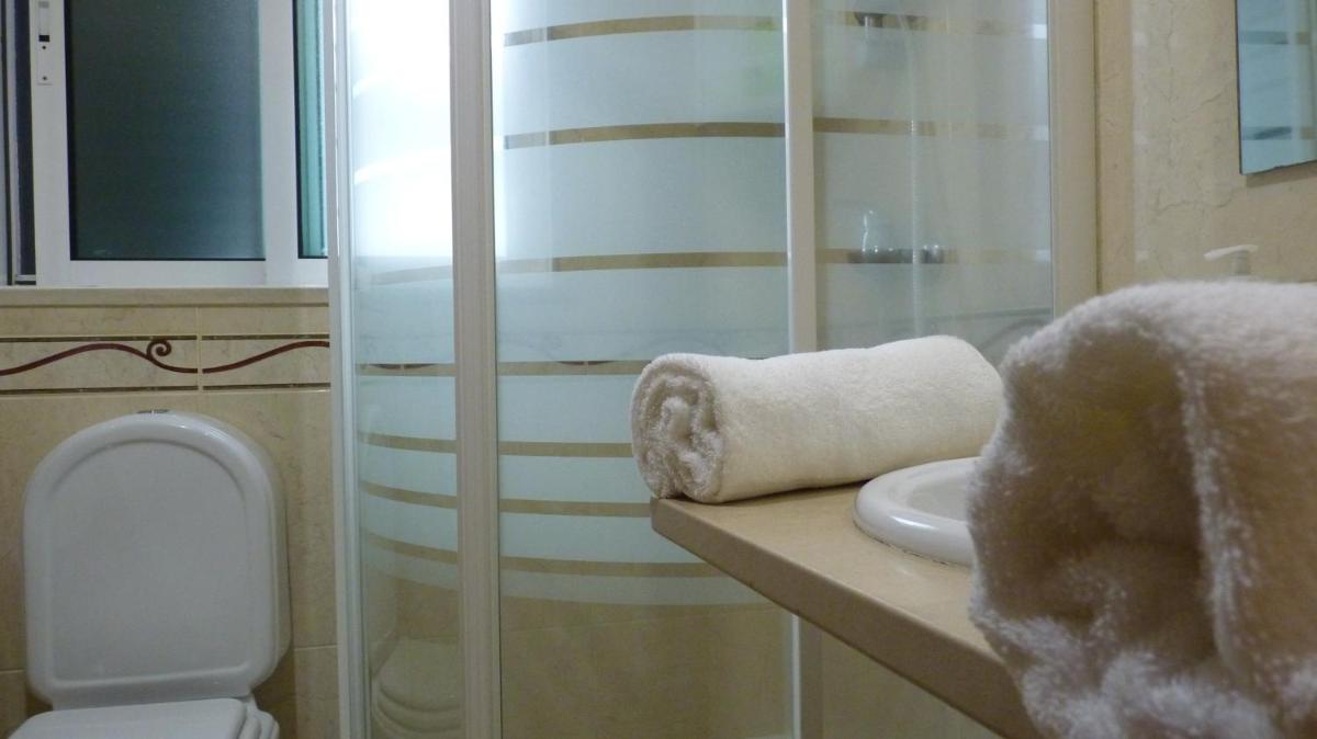 AZORES HOLIDAYS HOUSE -B&B - Suites - Self Check-in KEYBOARD - Housity