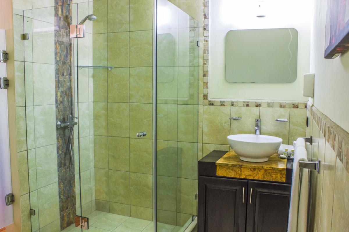 Hotel Vista De Golf, San Jose Aeropuerto, Costa Rica - Housity