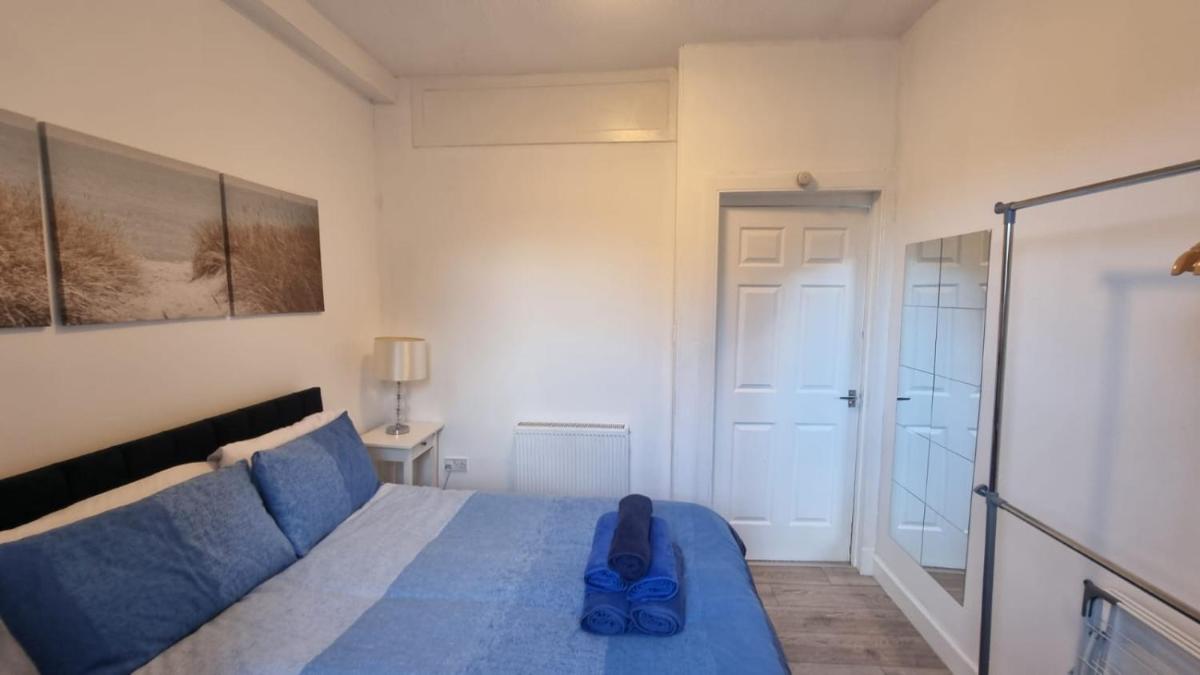 Largs Apartment, Spacious & Modern 1 Bed near beach & shops - Housity