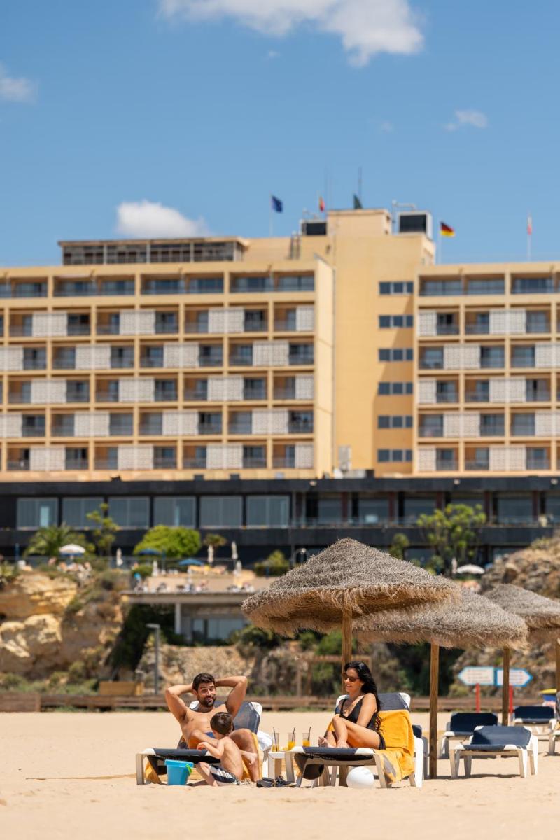 Uma praia em ou perto do hotel