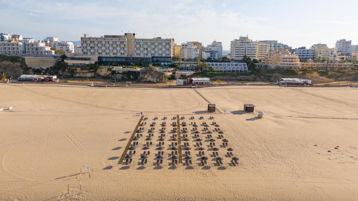 Uma praia em ou perto do hotel