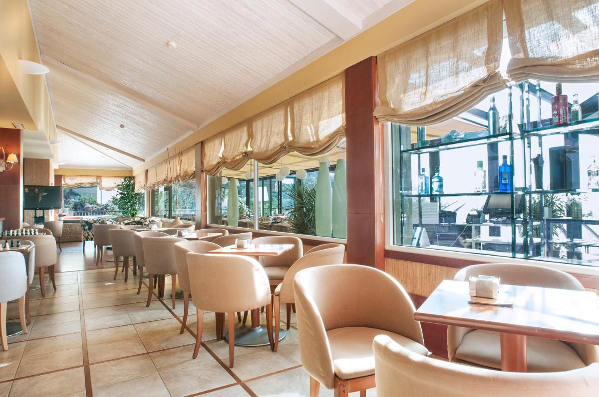 Un restaurante o sitio para comer en Talaso Atlántico