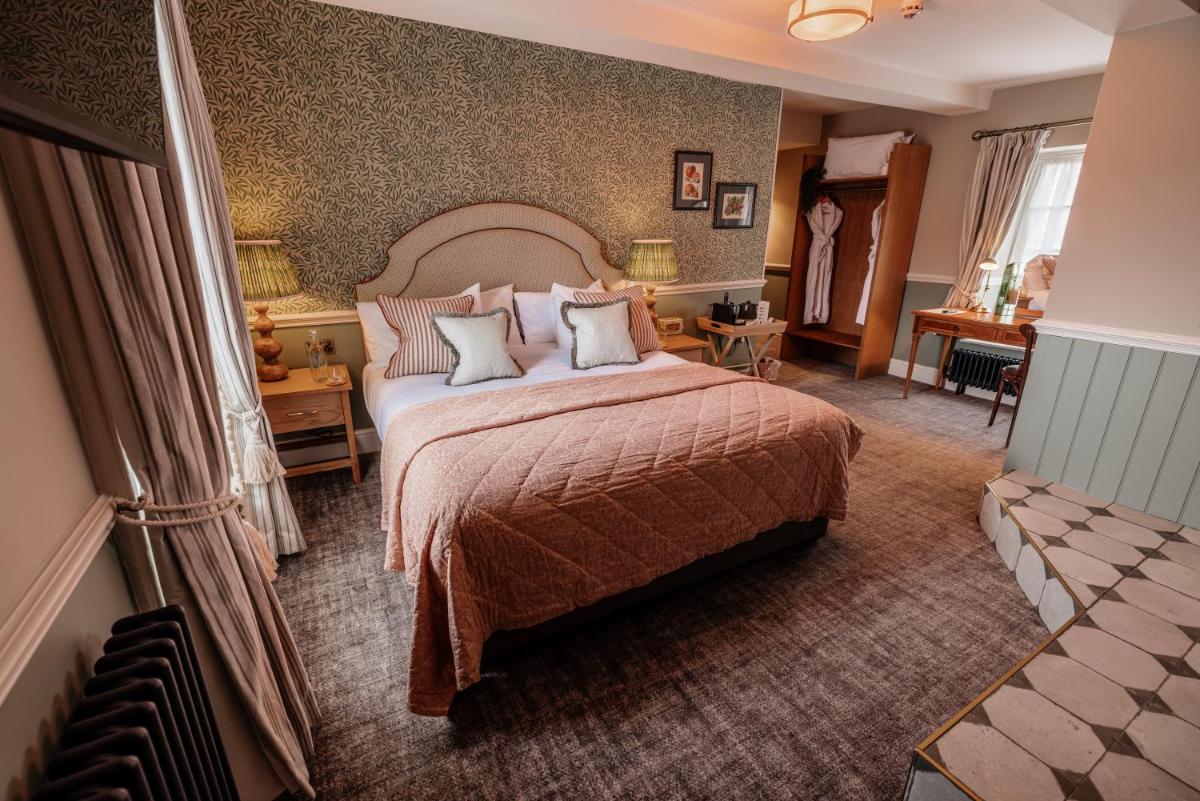 The Ashford Arms - Housity