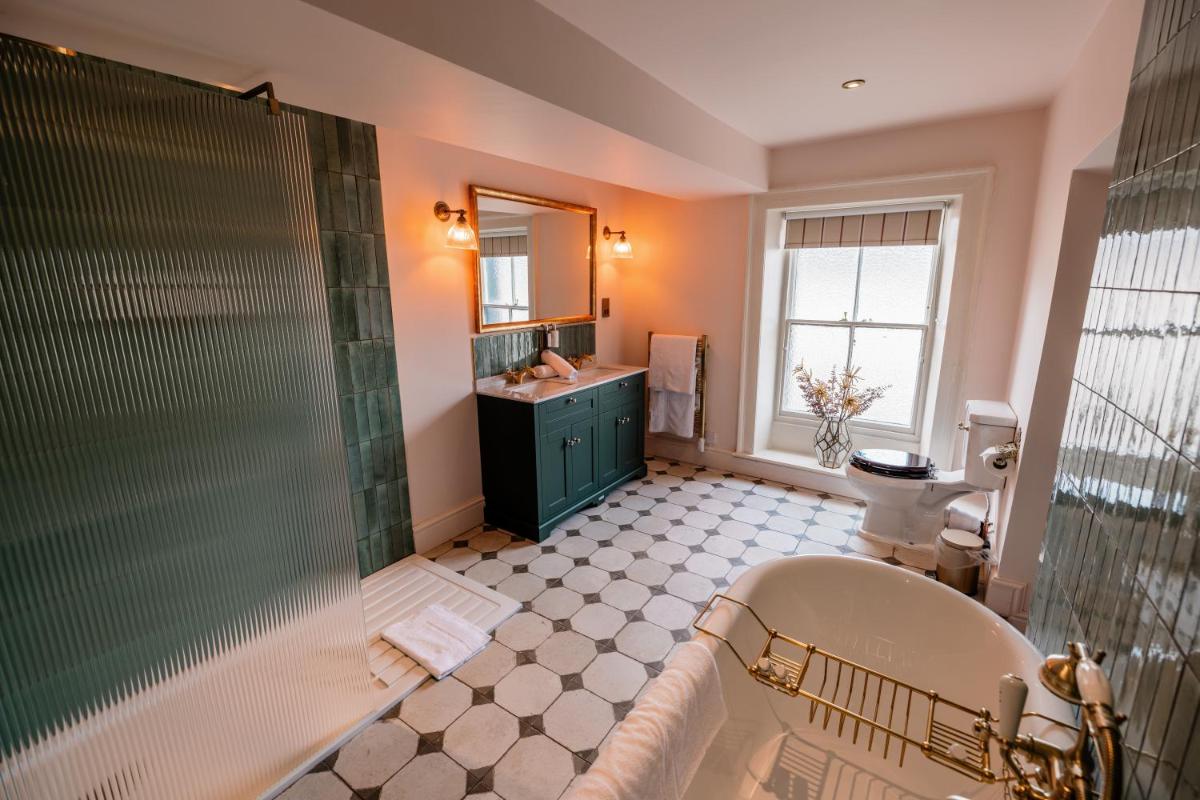The Ashford Arms - Housity