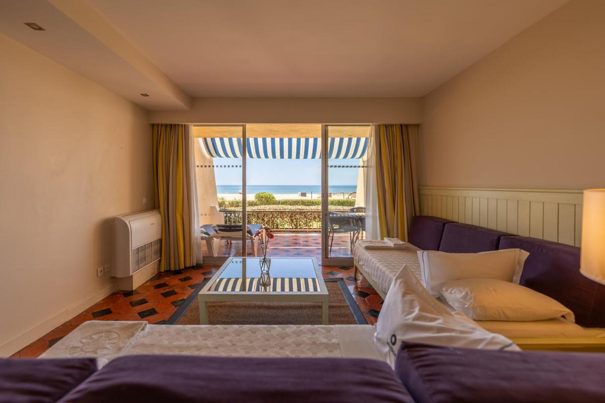 Uma área de estar em Algarve Casino Hotel