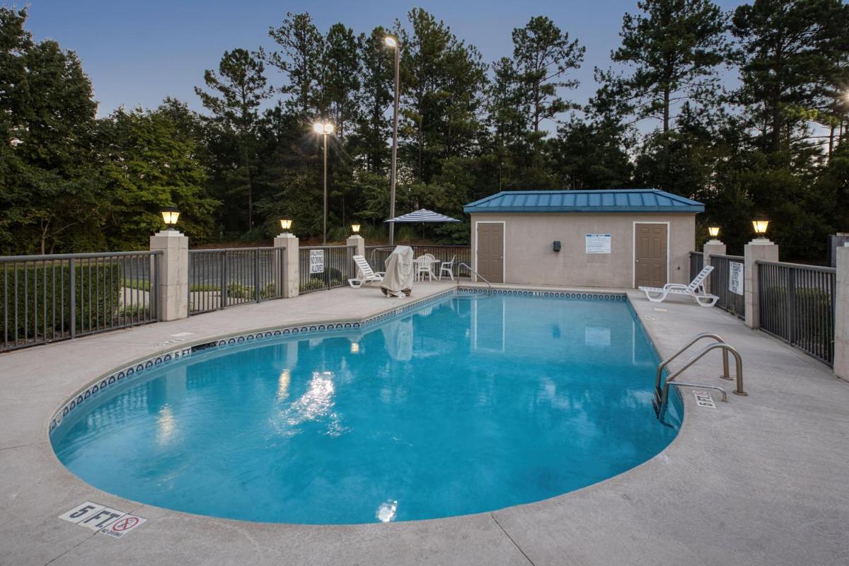 Best Western Executive Inn & Suites - Housity