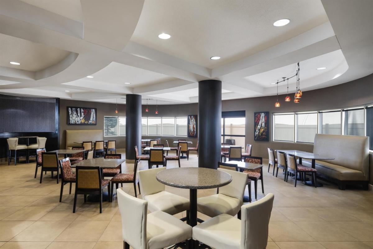 Best Western Premier Freeport Inn Calgary Airport - Hizvo