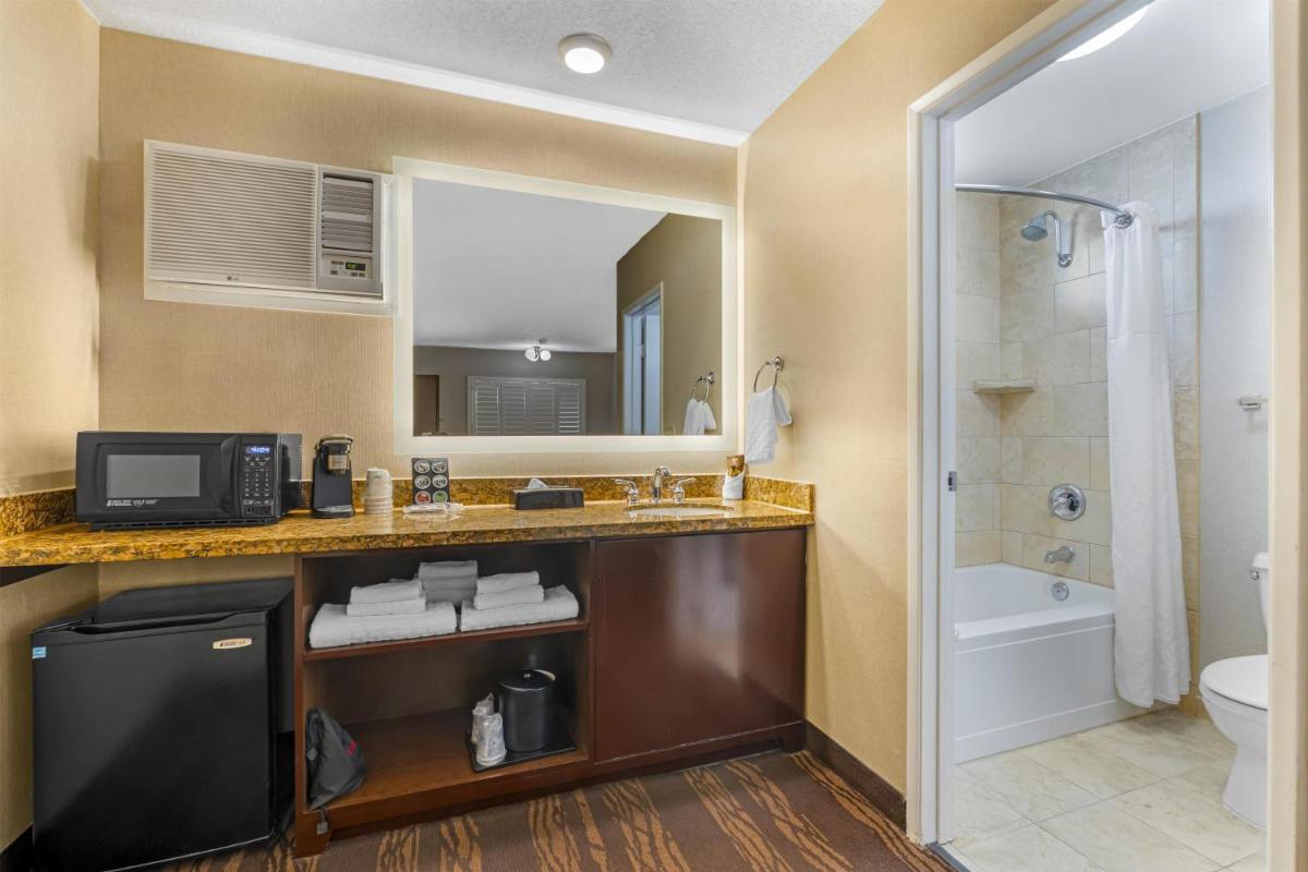 Best Western Plus Stovall's Inn - Housity