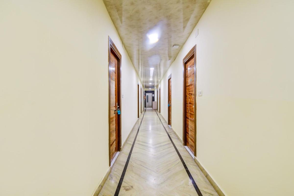 Super OYO Flagship 74192 Vishwakarma Palace - Housity