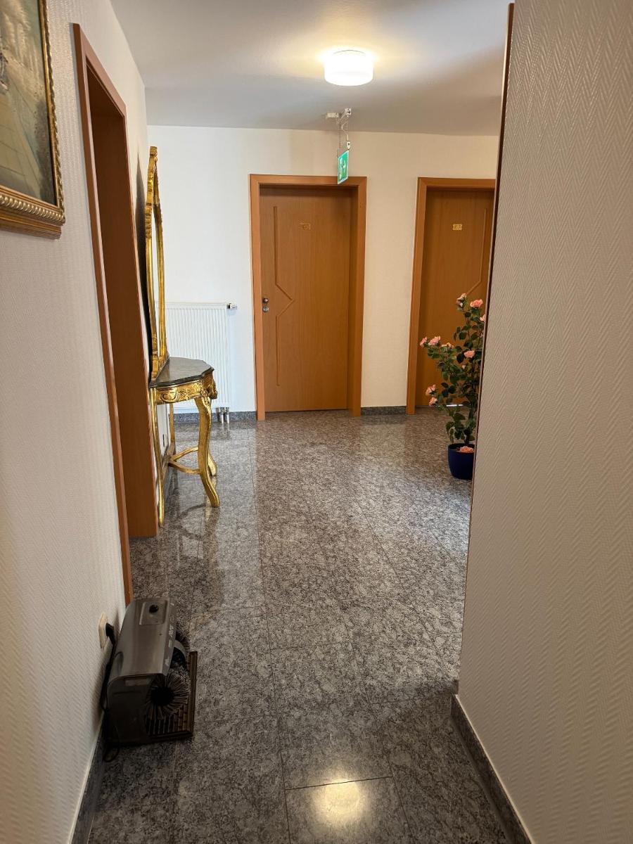 Hotel & Restaurant Garda - Housity