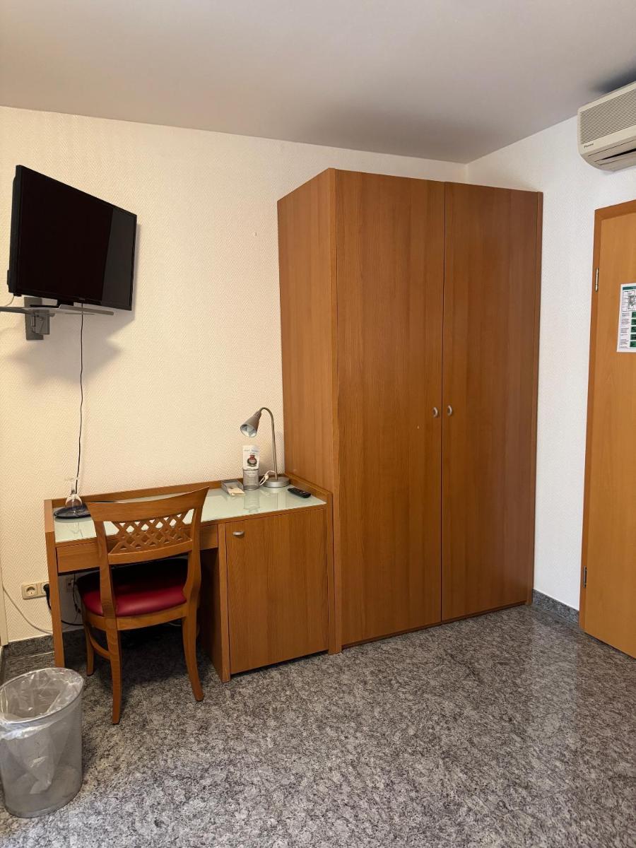 Hotel & Restaurant Garda - Housity