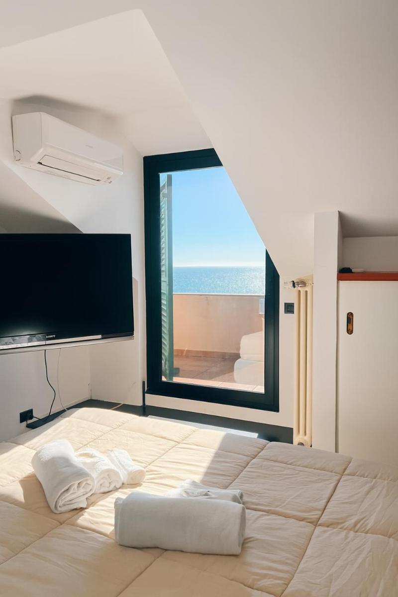 WELCOME RIVIERA - ATTICO SAN FAUSTINO 165 mq più 110 mq di terrazza- IN VILLA 700 ,VISTA MARE STREPITOSA-100 m dalla spiaggia-PARKING ESCLUSIVO - Hizvo