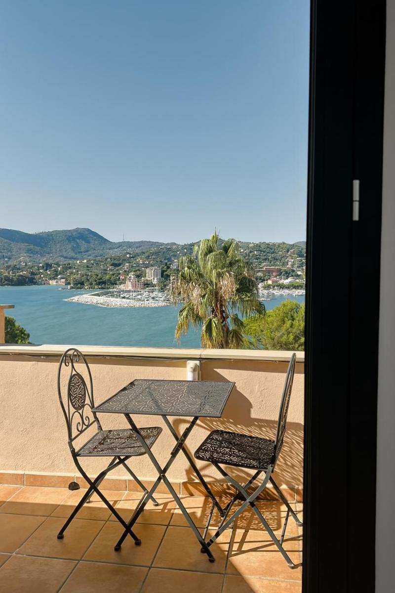 WELCOME RIVIERA - ATTICO SAN FAUSTINO 165 mq più 110 mq di terrazza- IN VILLA 700 ,VISTA MARE STREPITOSA-100 m dalla spiaggia-PARKING ESCLUSIVO - Hizvo