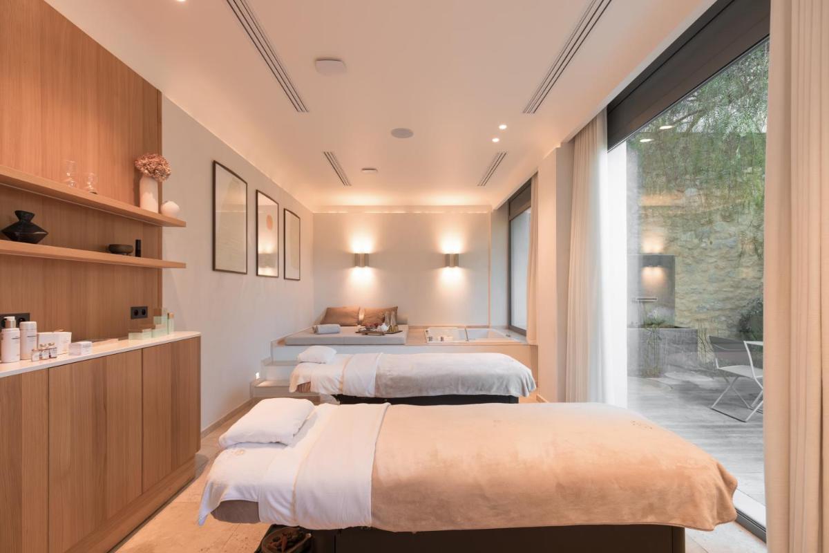 Un ou plusieurs lits dans un hébergement de l'établissement Domaine de Verchant & Spa - Relais & Châteaux