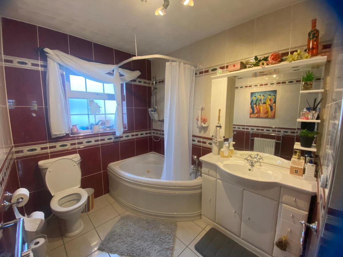 June’s b&b - Housity