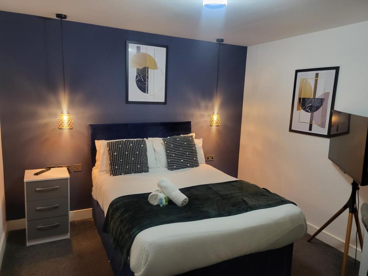 Affordable Serviced Apartment Perfect for Contractors in PE1 Short & Long Term Stays - Free WIFI - Free Parking - With Sofa Bed - Full Kitchen - Housity