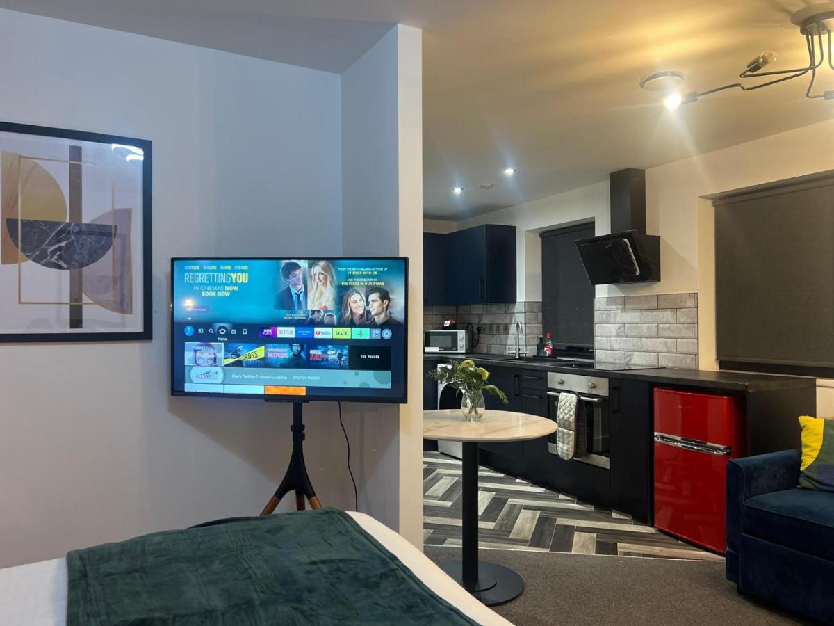 Affordable Serviced Apartment Perfect for Contractors in PE1 Short & Long Term Stays - Free WIFI - Free Parking - With Sofa Bed - Full Kitchen - Housity