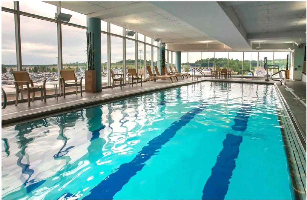 Hyatt Regency Pittsburgh International Airport - Housity
