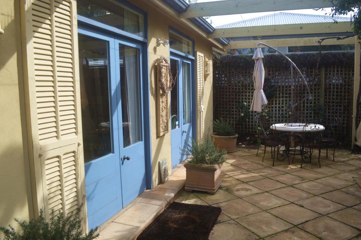 Athelney Cottage Bed and Breakfast - Housity