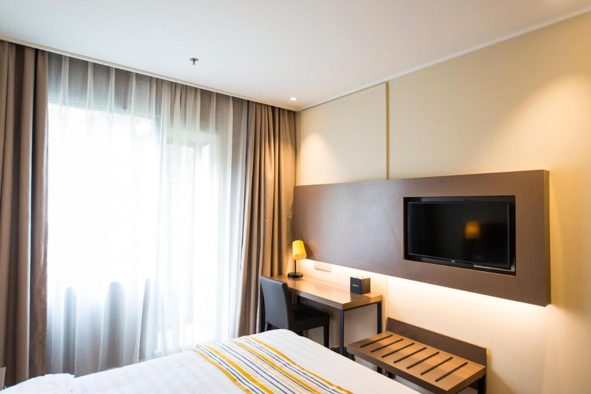Home Inn Plus Nanjing Longjiang Dinghuaimen - Housity
