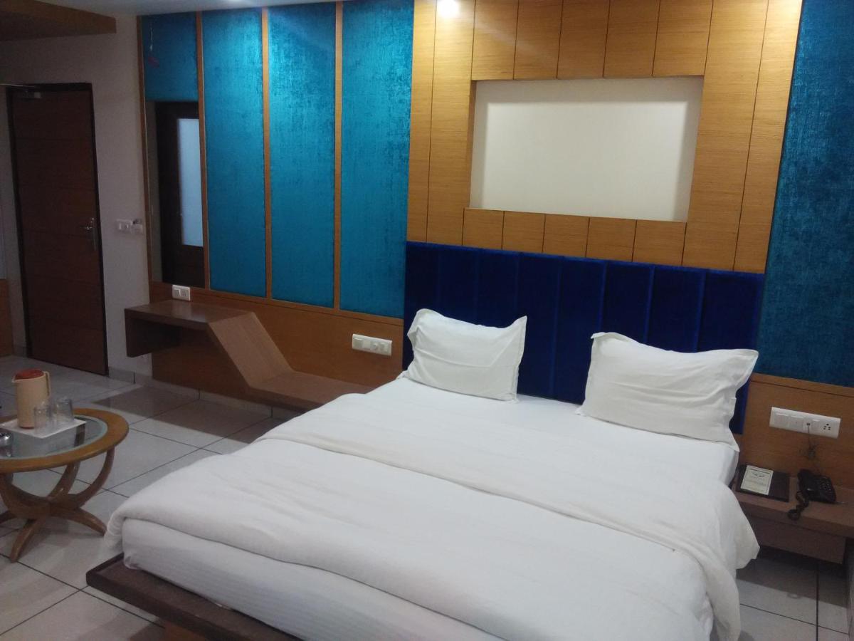 Hotel Apex Inn - Housity