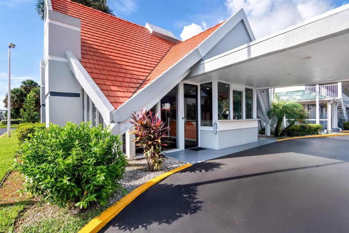 Howard Johnson by Wyndham Vero Beach / Downtown - Housity