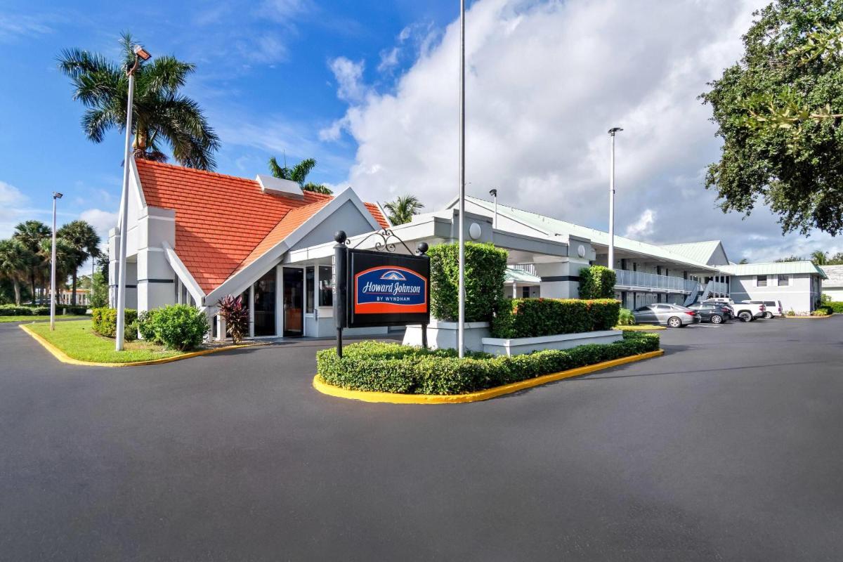Howard Johnson by Wyndham Vero Beach / Downtown - Housity